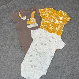 Carters Newborn 3 piece set